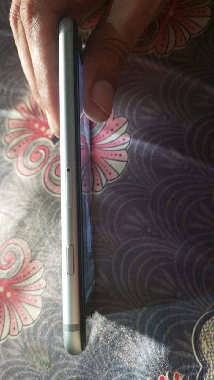 Apple iPhone 6S 4