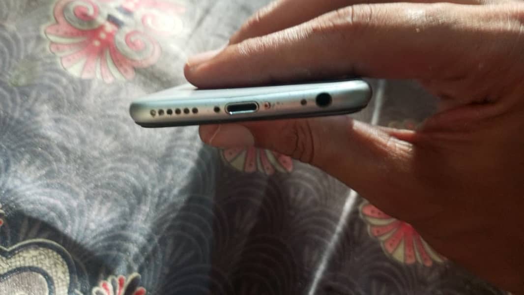 Apple iPhone 6S 5