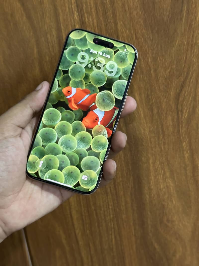 iPhone 16 pro 1