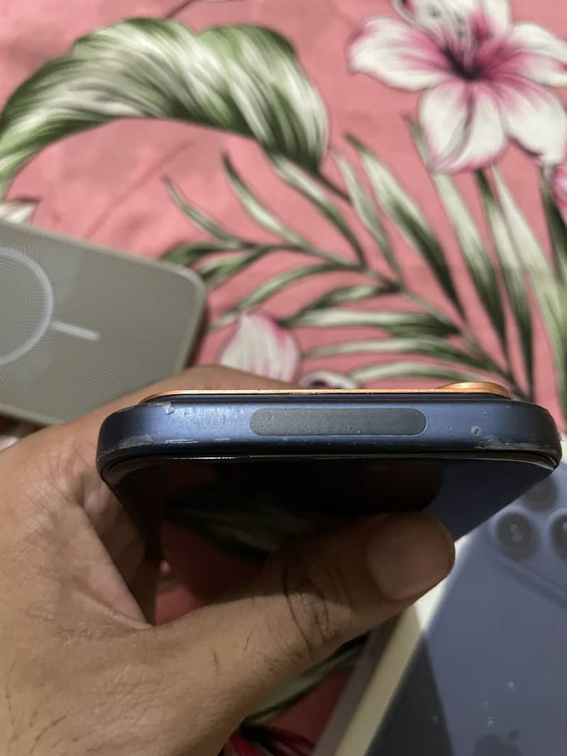 Apple iPhone 17 Pro Max 4