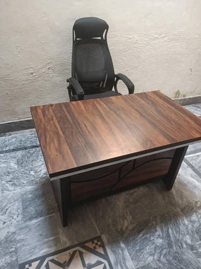 Office chair and table