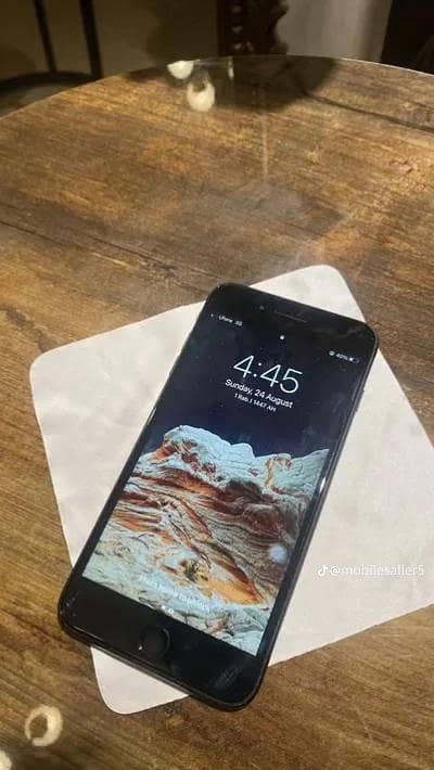 Apple iPhone 7 Plus urgent sale.  delivery available all Pakistan