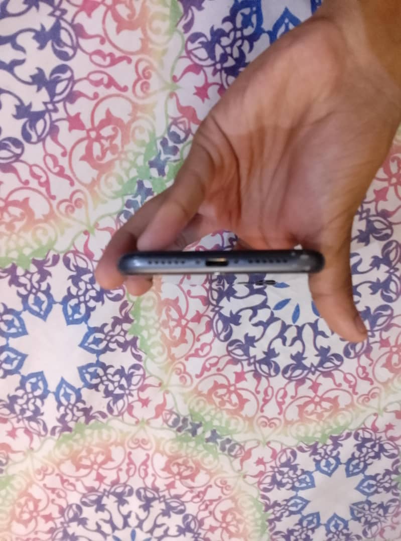 Apple iPhone 11 4