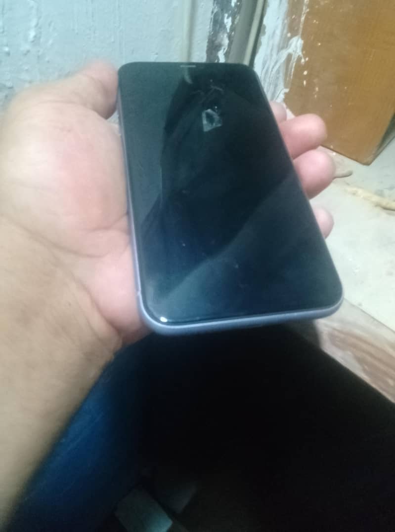 Apple iPhone 11 3