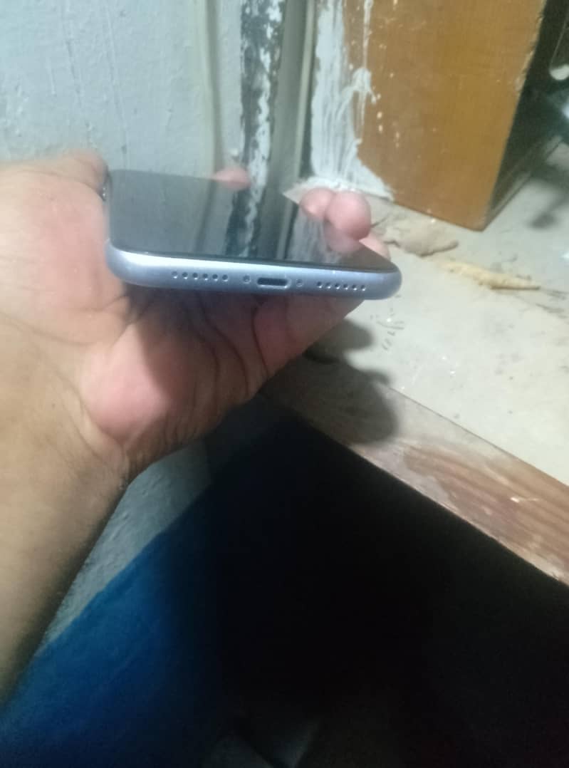 Apple iPhone 11 6