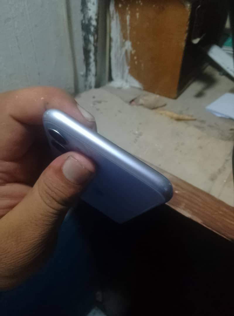 Apple iPhone 11 7