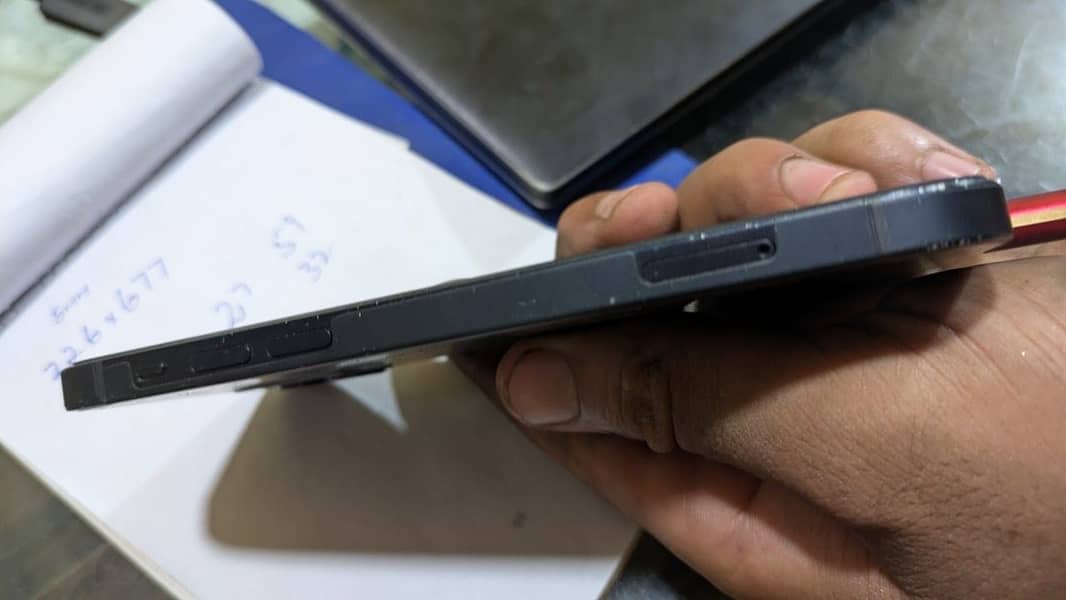 Apple iPhone 12 3