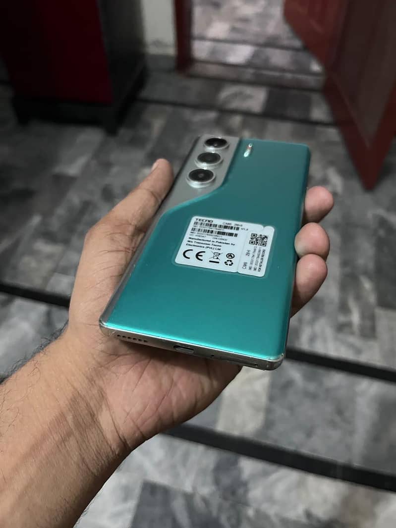 Tecno CAMON 40 Pro 1