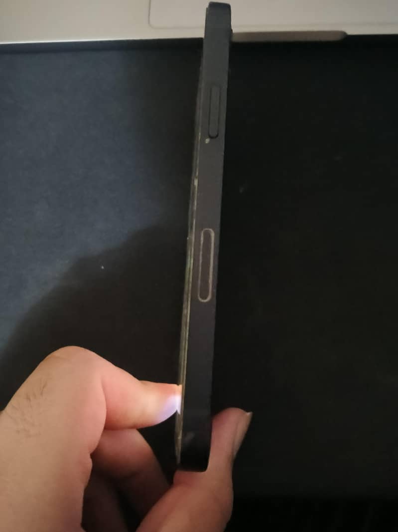 Apple iPhone 12 4