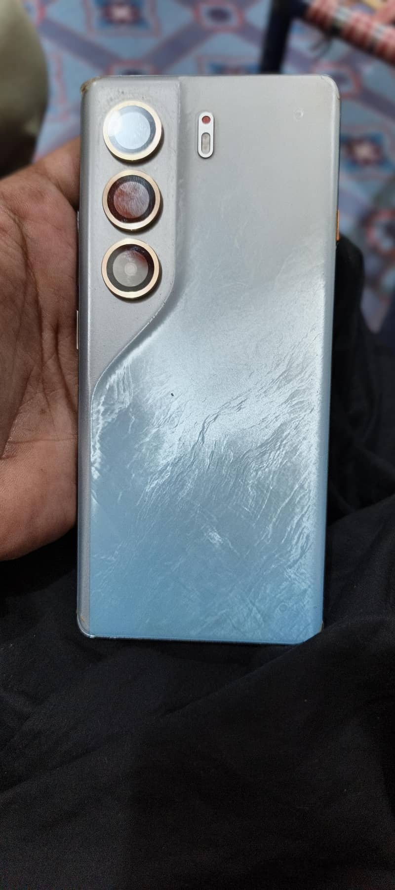 Tecno CAMON 40 Pro 4