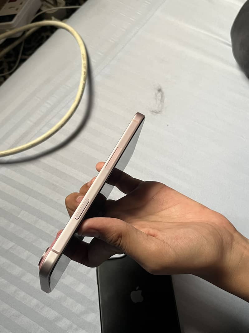 Apple iPhone 15 plus 4