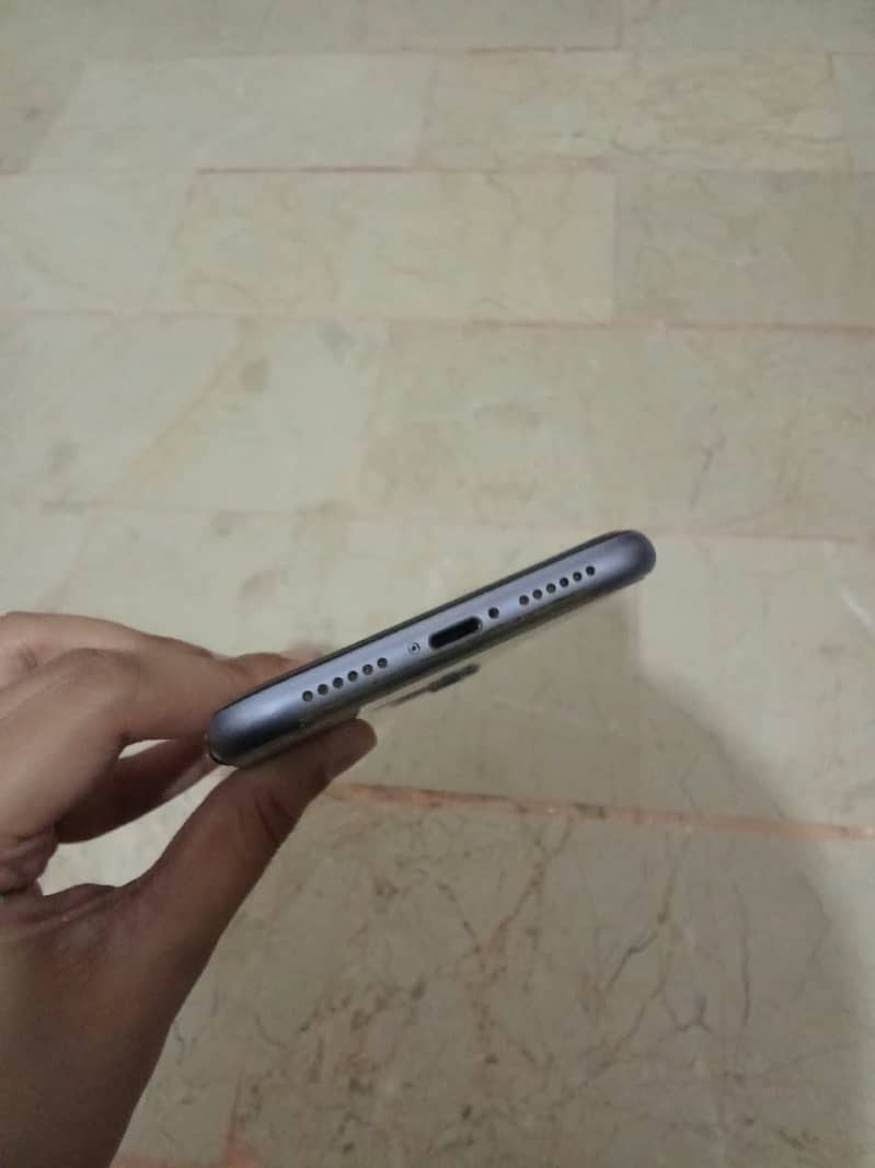 Apple iPhone 11 5