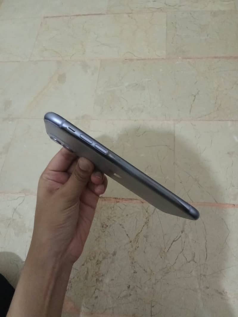 Apple iPhone 11 7