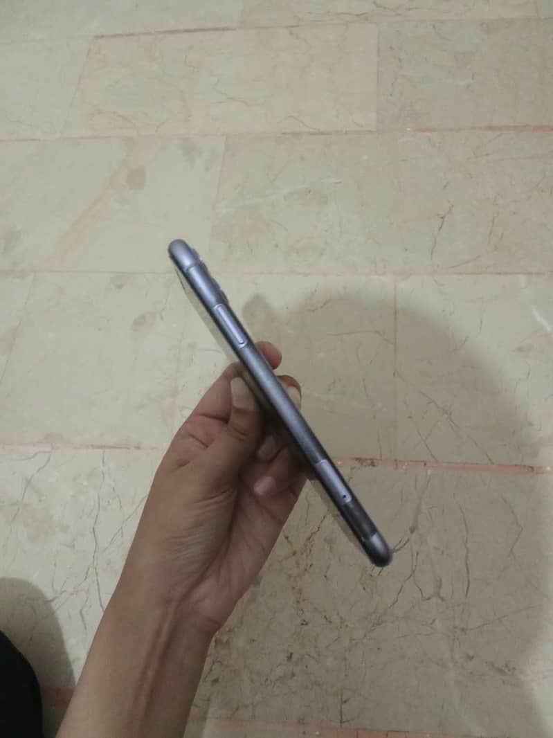 Apple iPhone 11 8