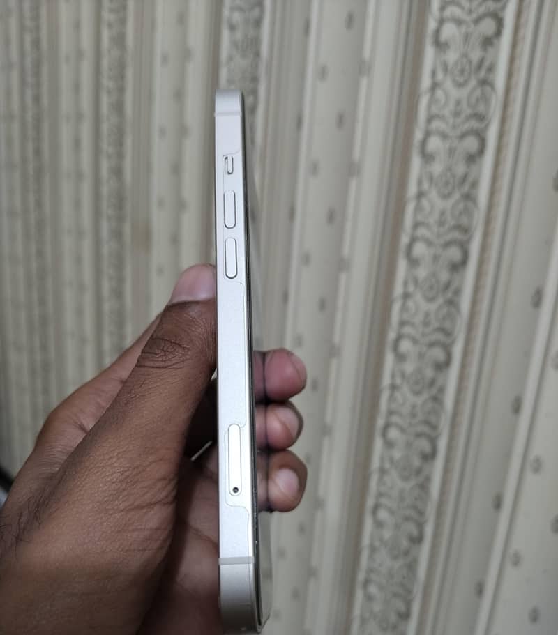 Apple iPhone 13 2
