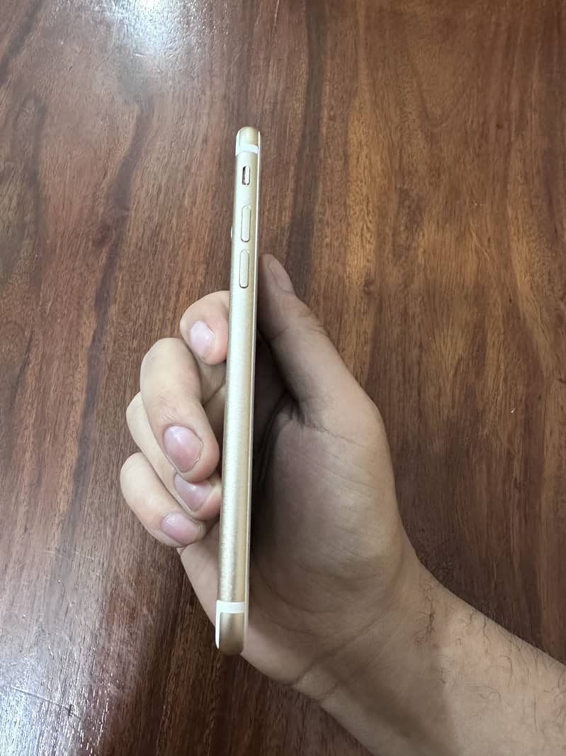Apple iPhone 7 2