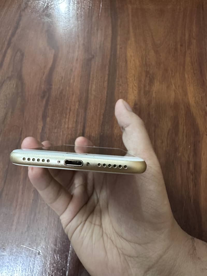 Apple iPhone 7 4