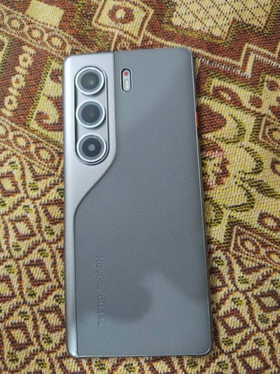 Tecno CAMON 40 Pro