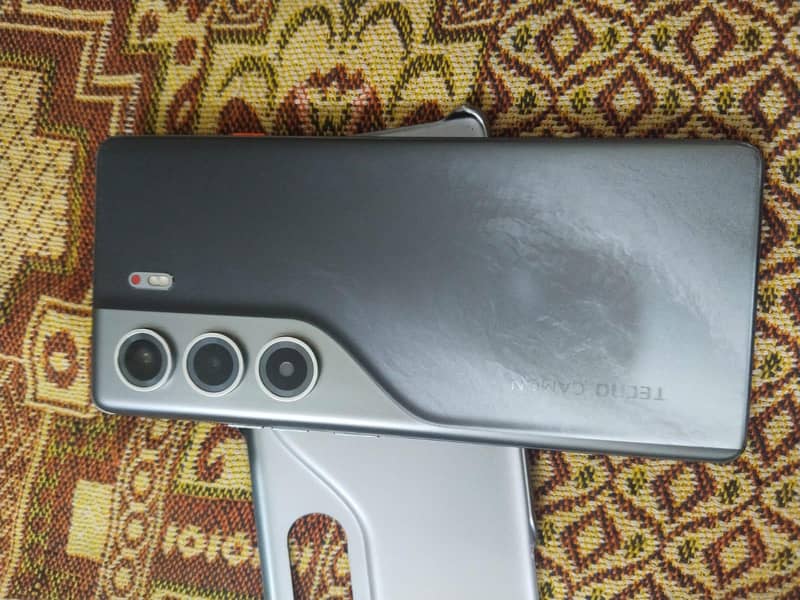 Tecno CAMON 40 Pro 1