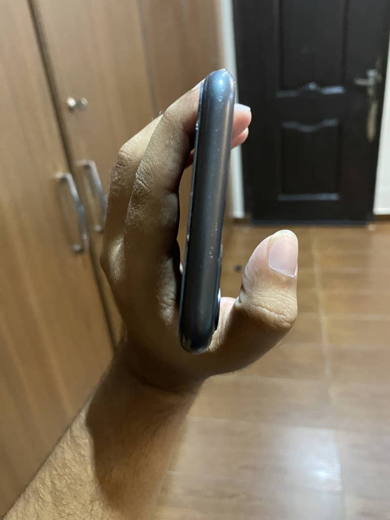 Apple iPhone 11 3
