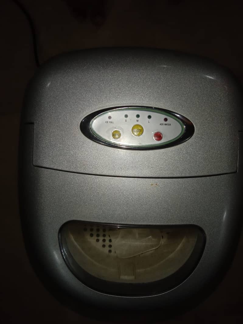 Ice cube maker 2