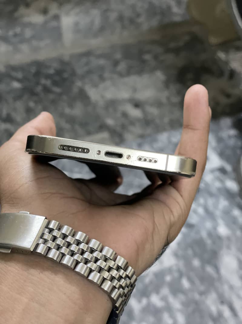 iphone 14 pro max 4