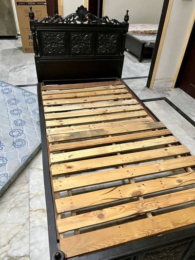 Chinioti wooden beds