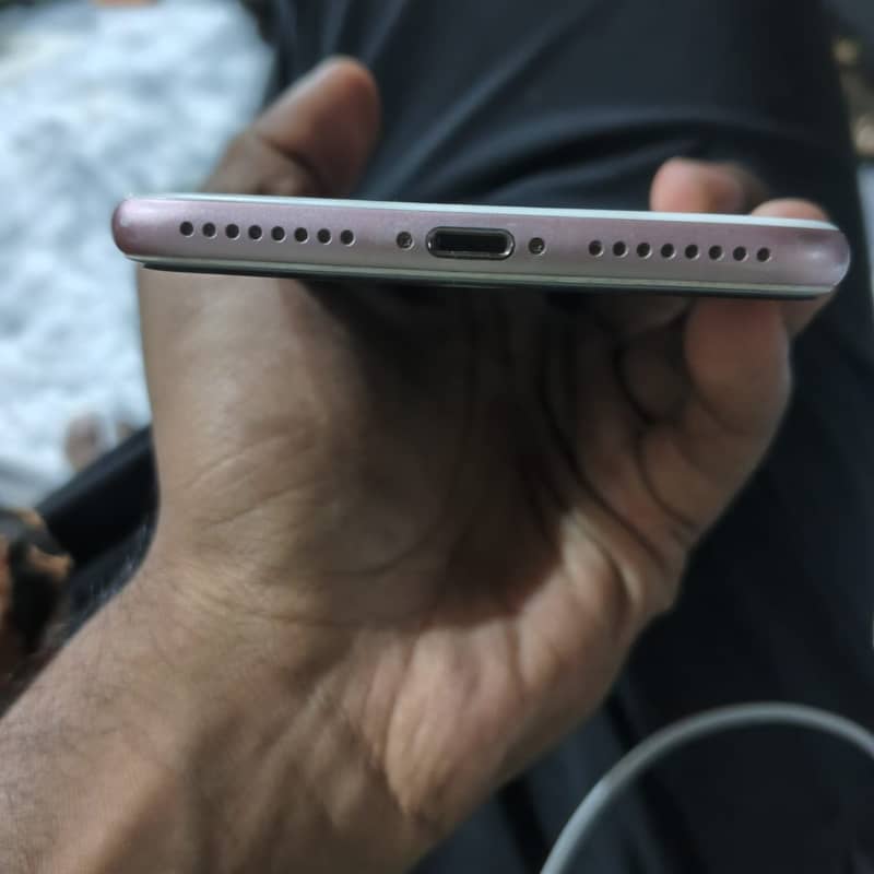 Apple iPhone 7 Plus 0