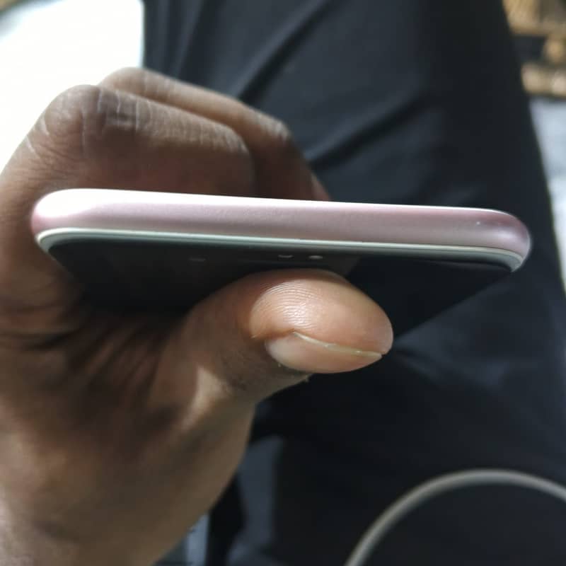 Apple iPhone 7 Plus 2