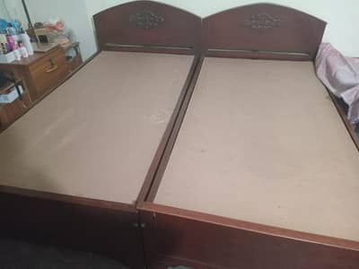 2 single bed with 2 single mattresses