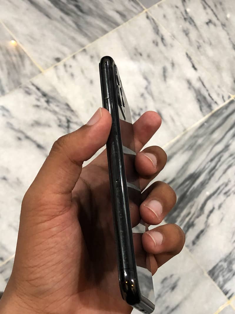 Apple iPhone 11 Pro 2