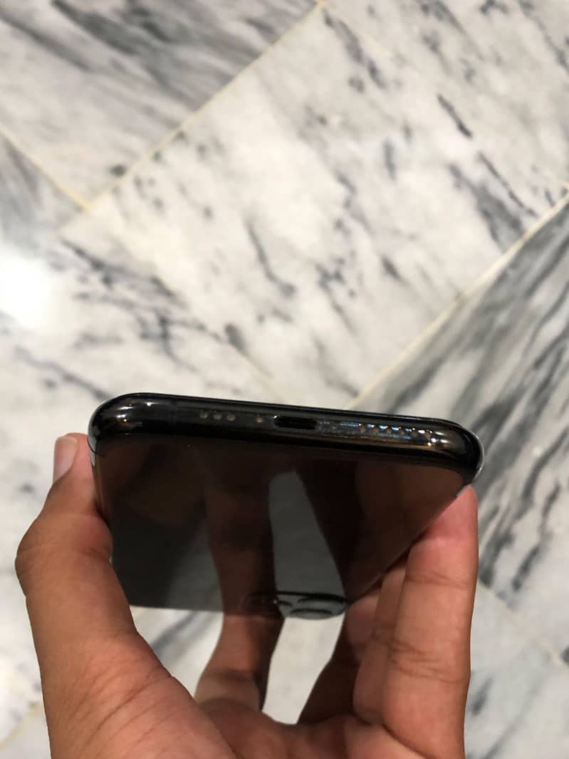 Apple iPhone 11 Pro 6