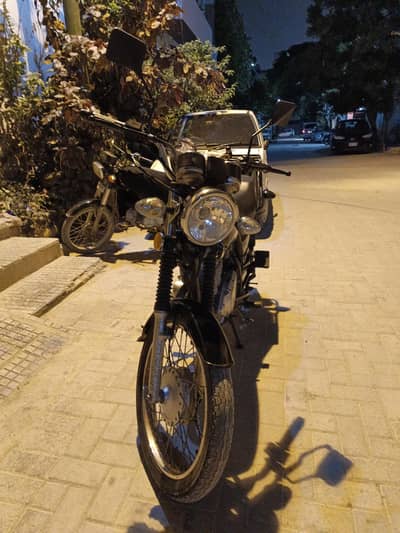 Suzuki GS 150 2016