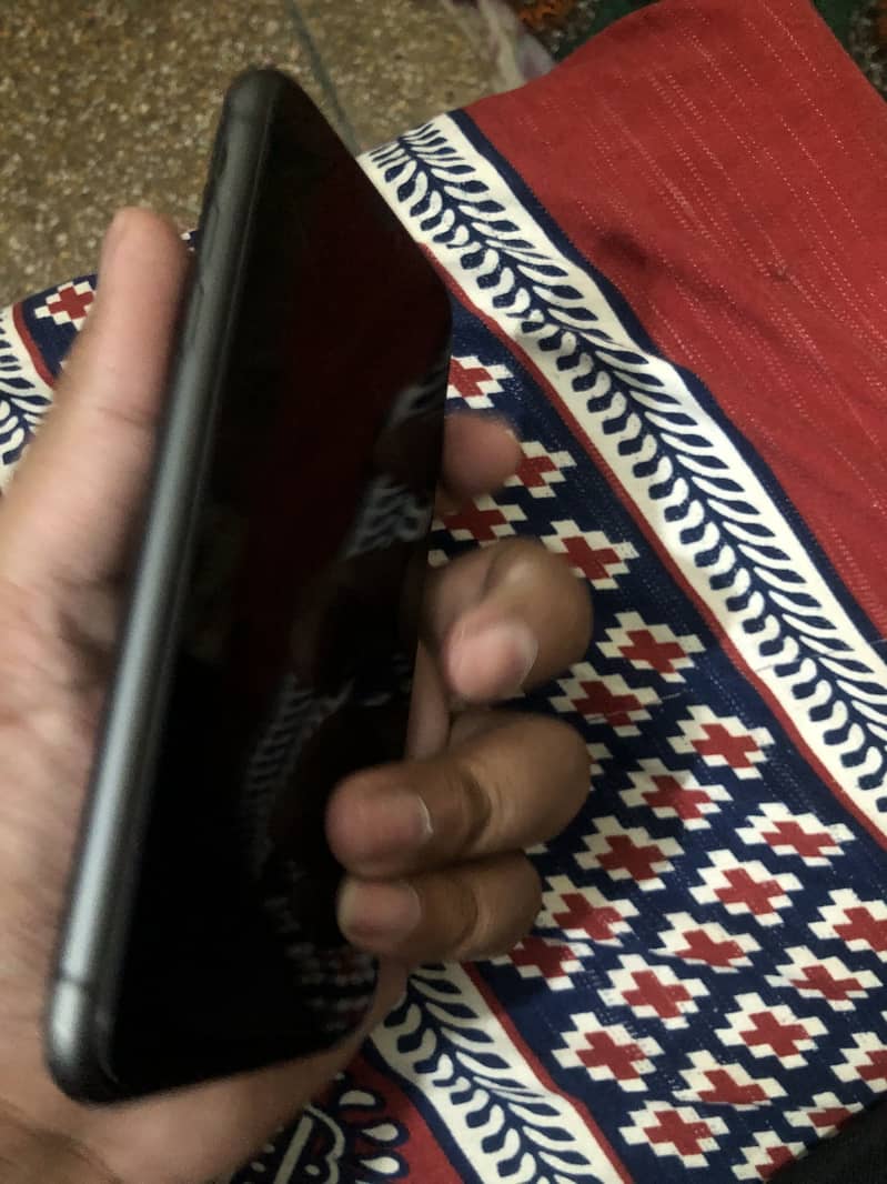 Apple iPhone 11 4