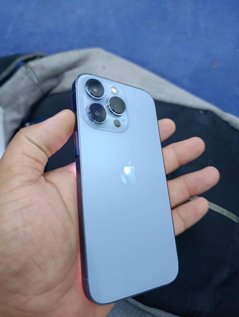 Apple iPhone 13 Pro 2
