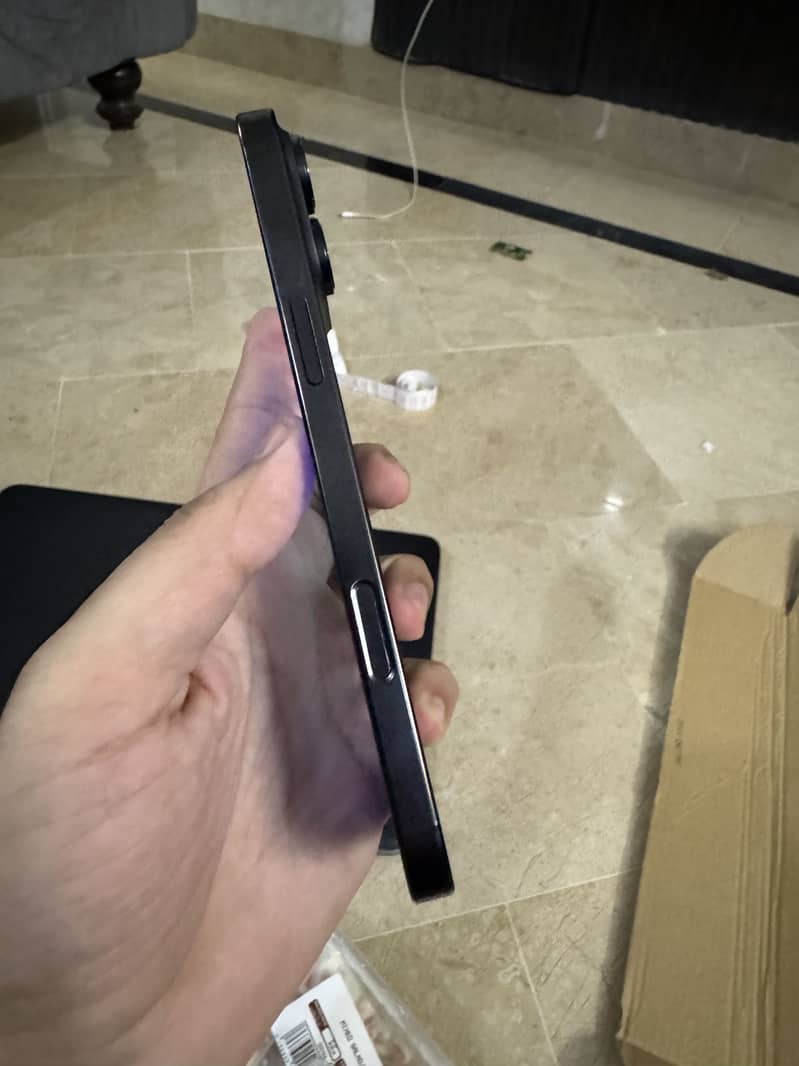 Apple iPhone 16 Pro Max 6