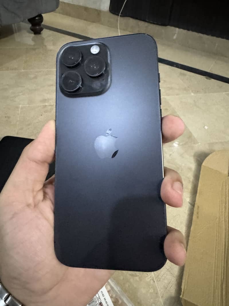 Apple iPhone 16 Pro Max 8