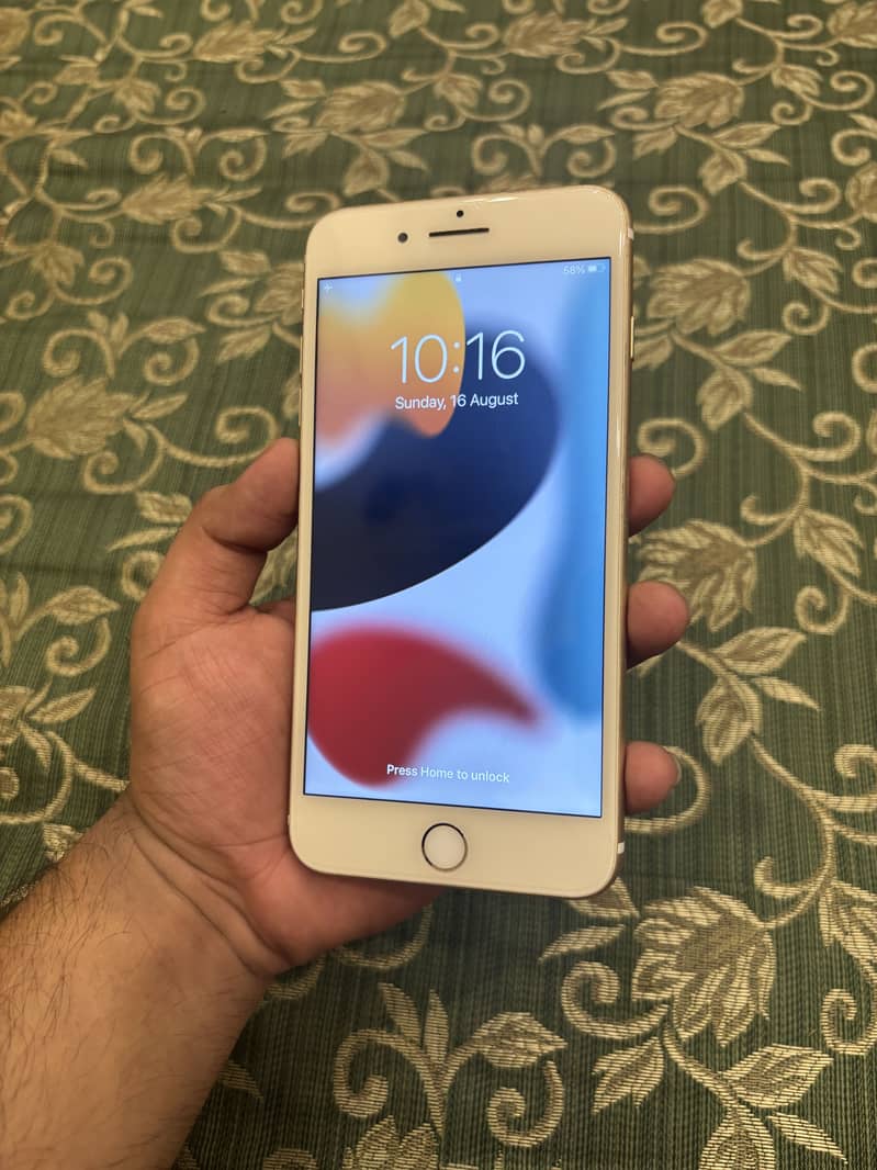 Apple iPhone 7 Plus 0
