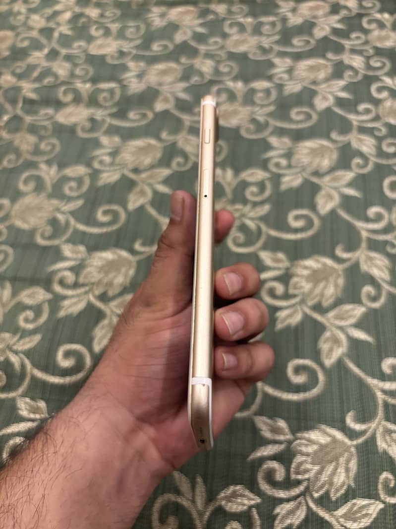Apple iPhone 7 Plus 6