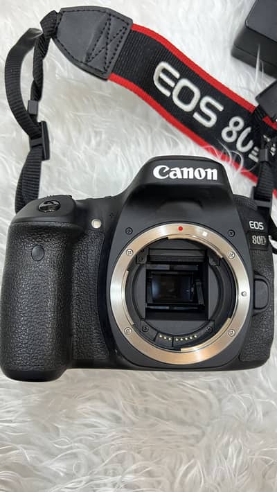 Canon 80D with lens 18-135mm