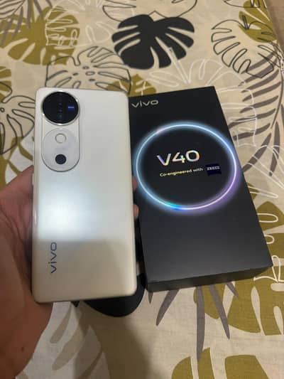 Vivo V40