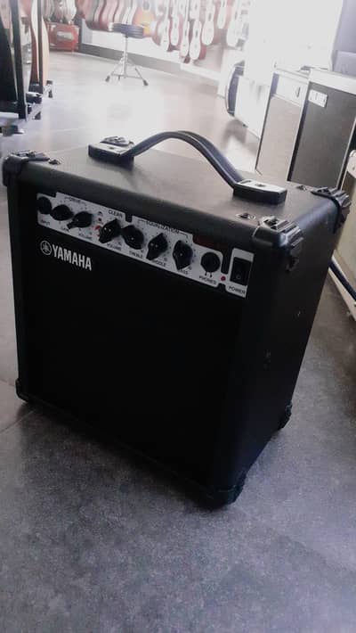 Yamaha GA-15 electric guitar practice amplifier