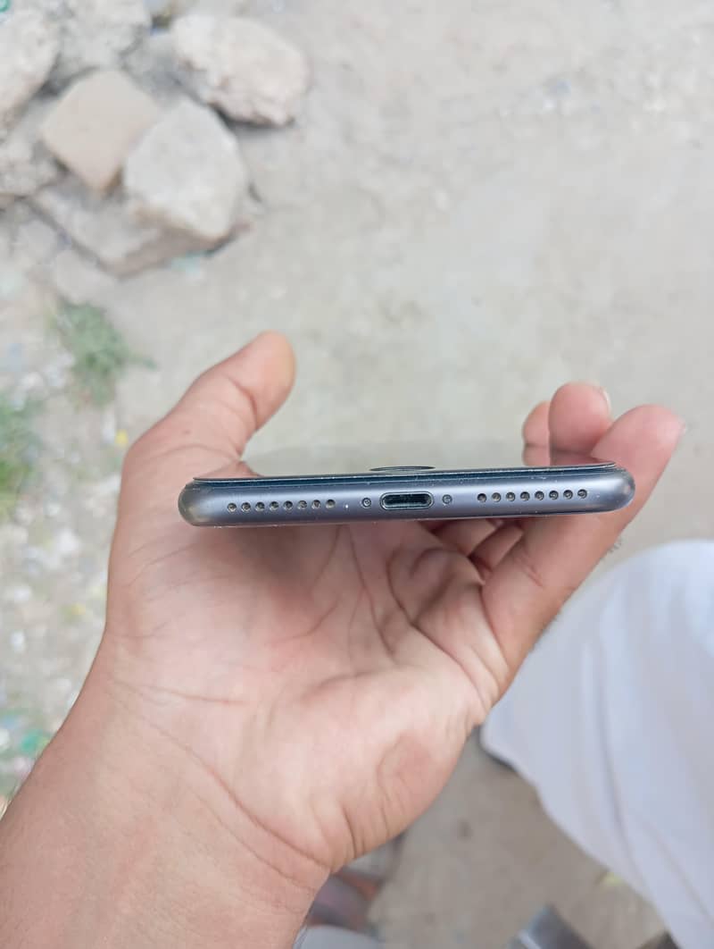 Apple iPhone 8 Plus 3