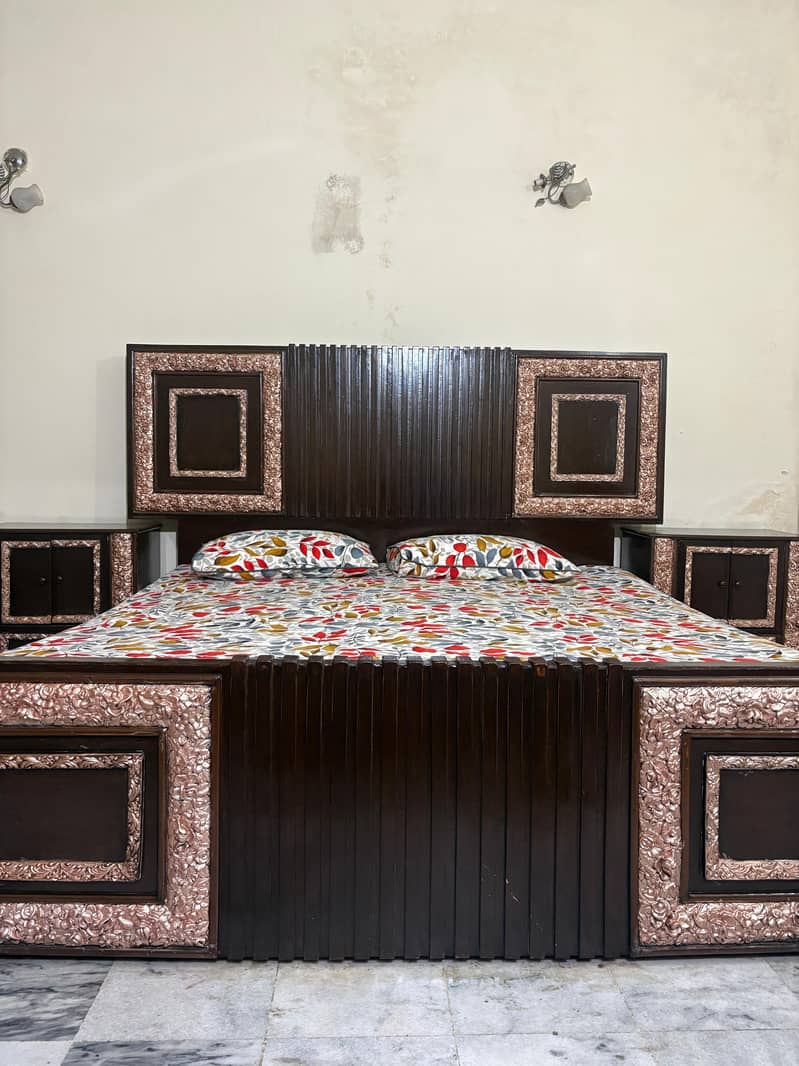 king size bed with dressing table 0
