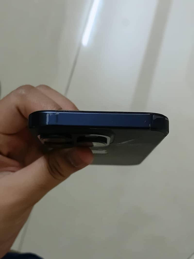 Apple iPhone 15 Pro 2