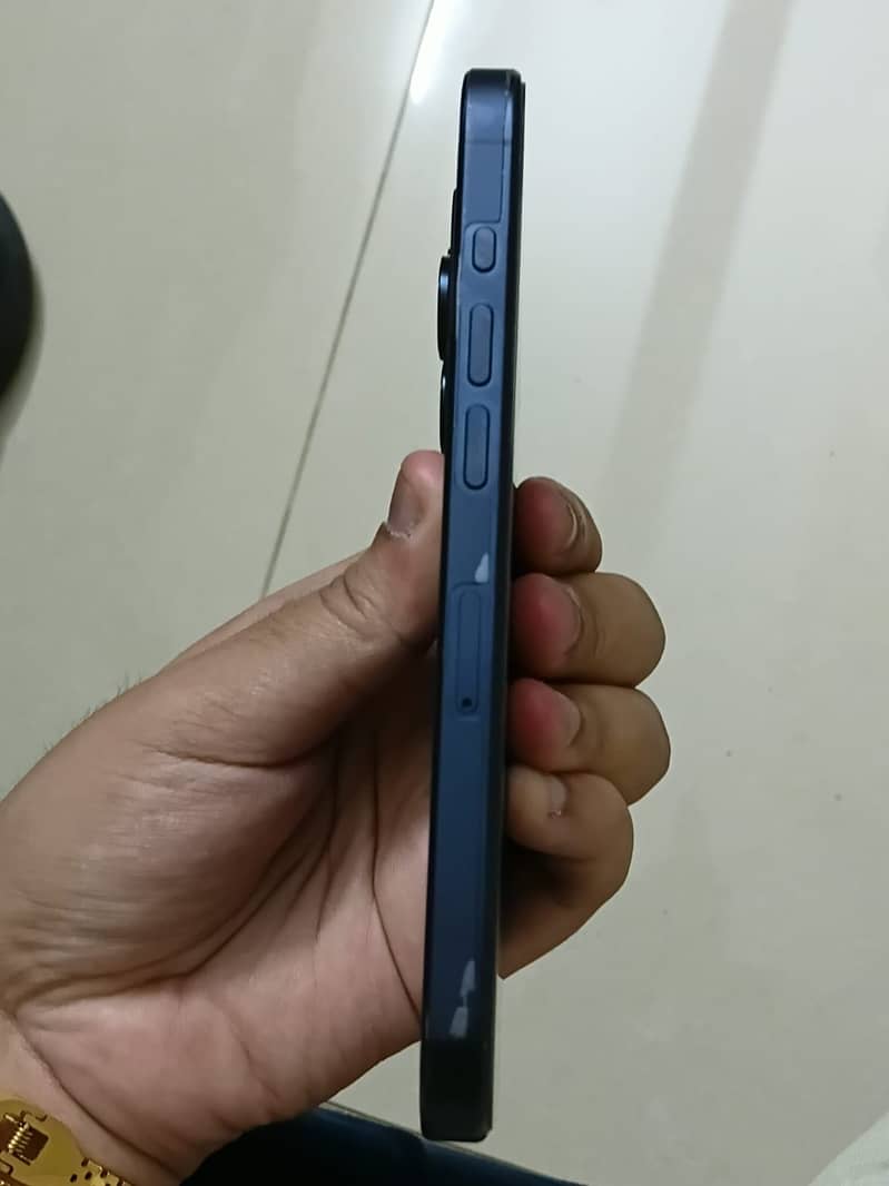 Apple iPhone 15 Pro 4