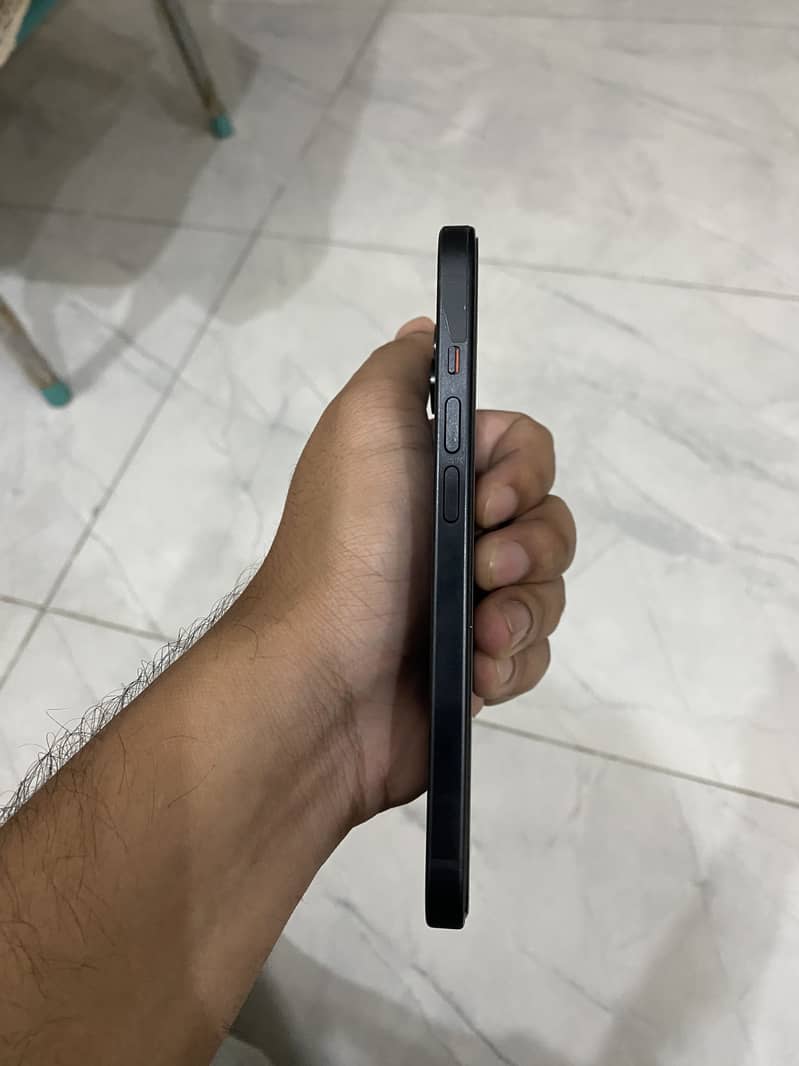 Apple iPhone 15 4