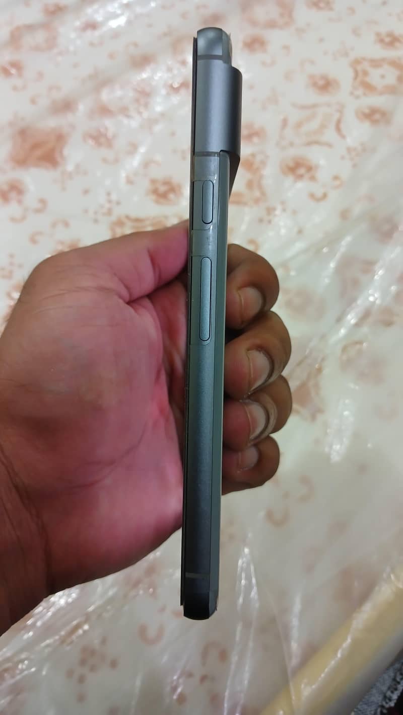 Google Pixel 8 4
