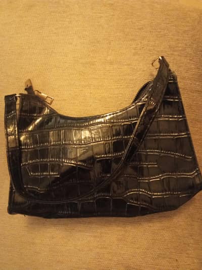 black leather shoulder bag