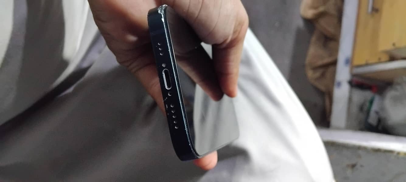 Apple iPhone 13 7
